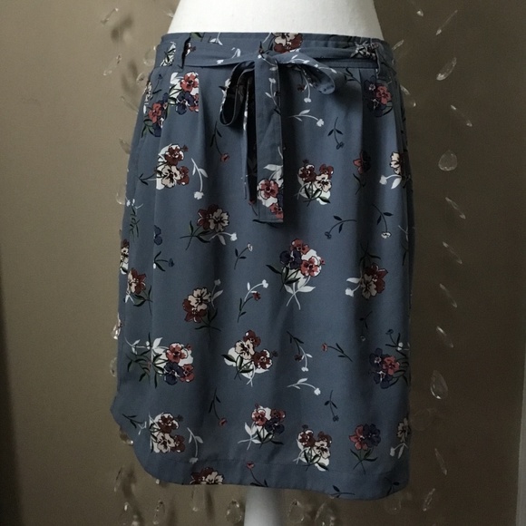 LOFT Dresses & Skirts - NWOT LOFT Floral Tie Front Skirt